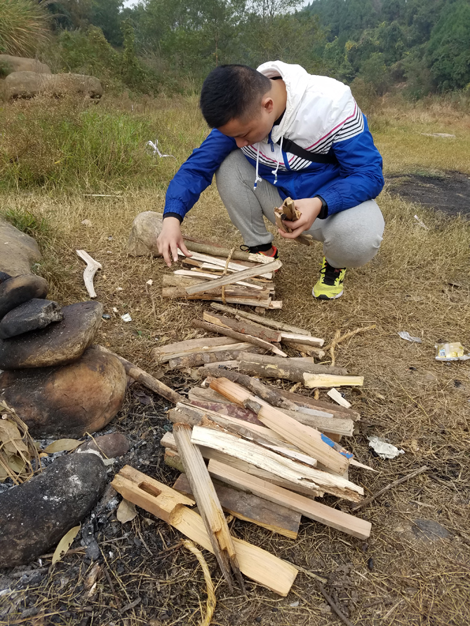 技術部的小吳正在細心