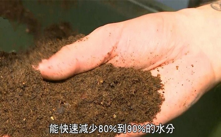 墨爾本連續(xù)6年拿下“全球最宜居城市”,吸引更多游客造訪以及人口移入,只是隨之而來(lái)的就是帶動(dòng)房?jī)r(jià)上漲,以及垃圾問(wèn)題,于是市府在市區(qū)熱點(diǎn),安裝結(jié)合太陽(yáng)能跟物聯(lián)網(wǎng)的垃圾桶,以及推動(dòng)食物垃圾回收,把剩飯變肥料,希望通過(guò)一連串節(jié)能減碳作法,來(lái)克服宜居光環(huán)所帶來(lái)的美麗與哀愁。