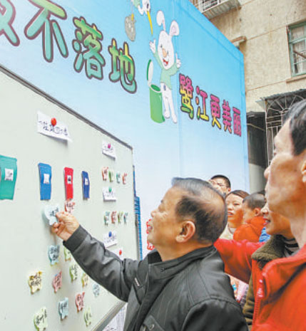 送上分類垃圾桶,傳遞文明與環(huán)保